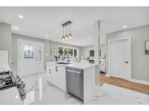 66 Howe Avenue, Hamilton, ON - Indoor Photo Showing Kitchen