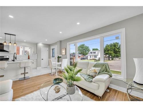 66 Howe Avenue, Hamilton, ON - Indoor Photo Showing Living Room