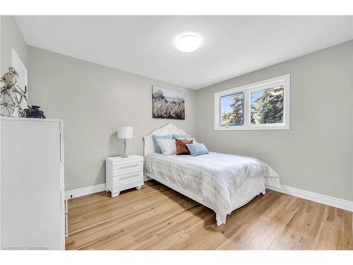 66 Howe Avenue, Hamilton, ON - Indoor Photo Showing Bedroom