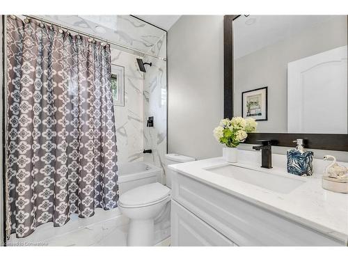 66 Howe Avenue, Hamilton, ON - Indoor Photo Showing Bathroom