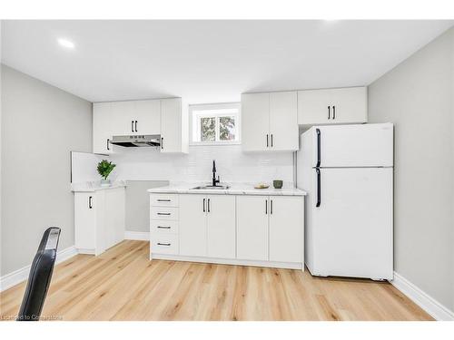 66 Howe Avenue, Hamilton, ON - Indoor Photo Showing Kitchen