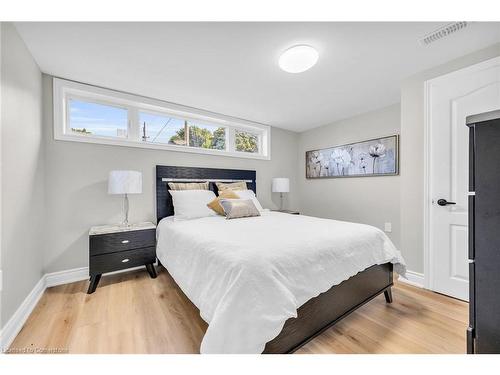 66 Howe Avenue, Hamilton, ON - Indoor Photo Showing Bedroom