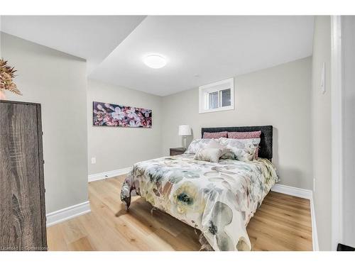 66 Howe Avenue, Hamilton, ON - Indoor Photo Showing Bedroom