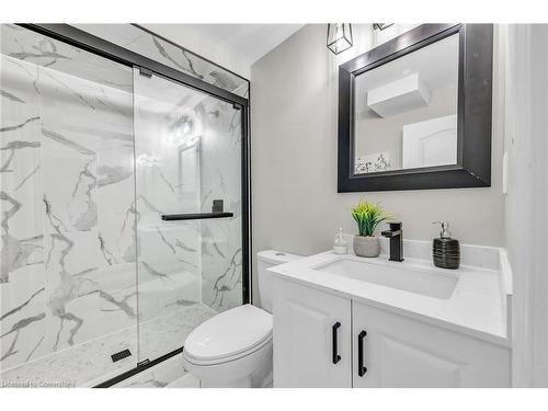 66 Howe Avenue, Hamilton, ON - Indoor Photo Showing Bathroom