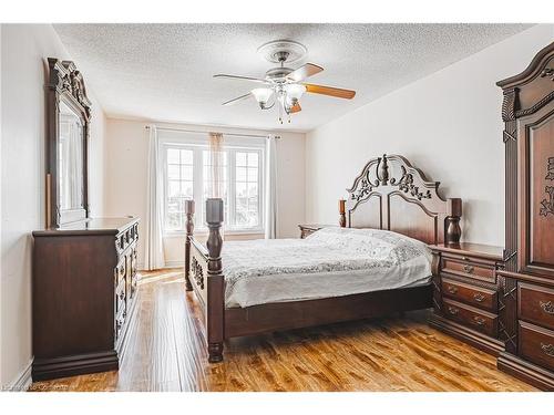 5008 Willowood Drive, Mississauga, ON - Indoor Photo Showing Bedroom