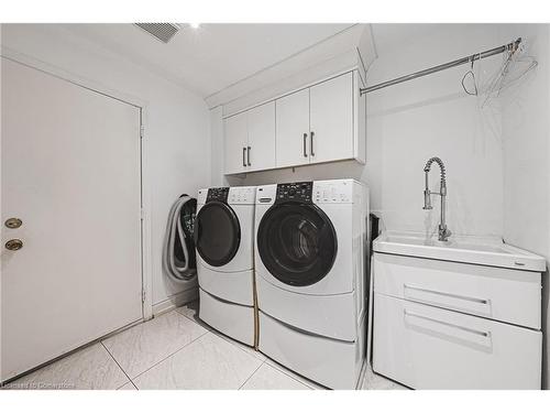 5008 Willowood Drive, Mississauga, ON - Indoor Photo Showing Laundry Room