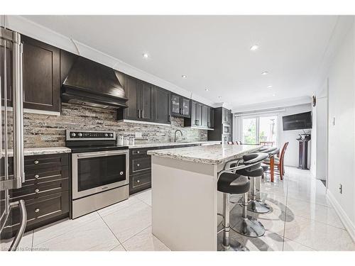 5008 Willowood Drive, Mississauga, ON - Indoor Photo Showing Kitchen With Upgraded Kitchen