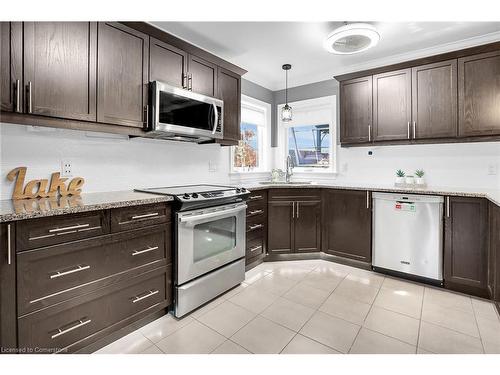 70 Oakdale Boulevard, Smithville, ON - Indoor Photo Showing Kitchen With Upgraded Kitchen