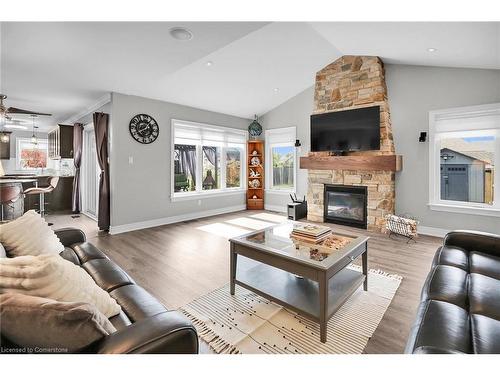 70 Oakdale Boulevard, Smithville, ON - Indoor Photo Showing Living Room With Fireplace