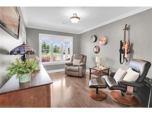 70 Oakdale Boulevard, Smithville, ON - Indoor Photo Showing Living Room