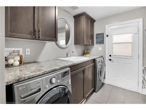 70 Oakdale Boulevard, Smithville, ON - Indoor Photo Showing Laundry Room