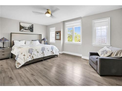 70 Oakdale Boulevard, Smithville, ON - Indoor Photo Showing Bedroom