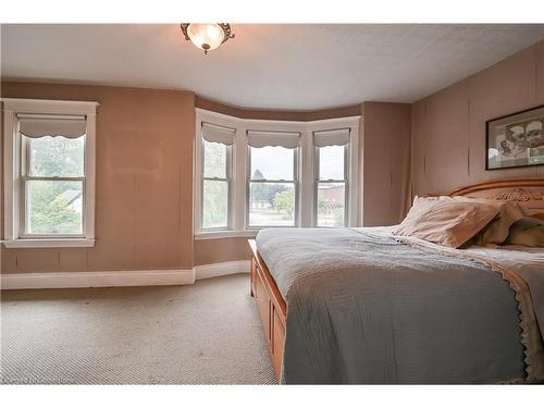 2114 Caroline Street, Burlington, ON - Indoor Photo Showing Bedroom