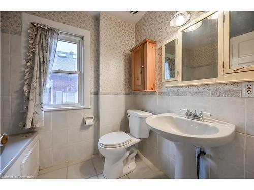 2114 Caroline Street, Burlington, ON - Indoor Photo Showing Bathroom