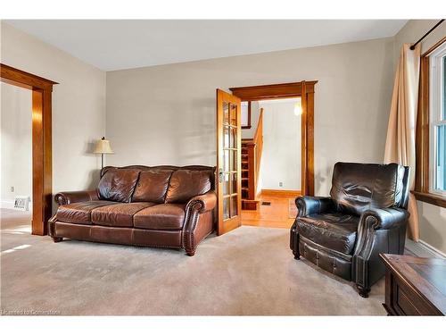 2114 Caroline Street, Burlington, ON - Indoor Photo Showing Living Room