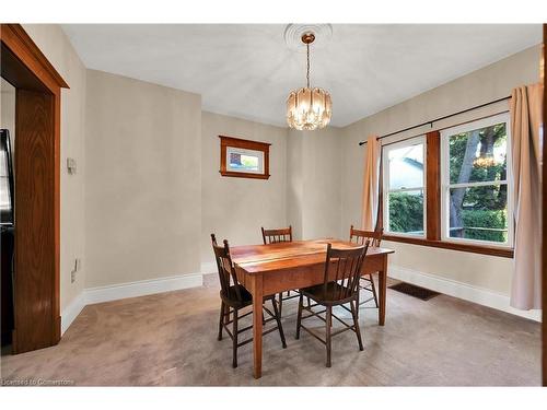 2114 Caroline Street, Burlington, ON - Indoor Photo Showing Dining Room