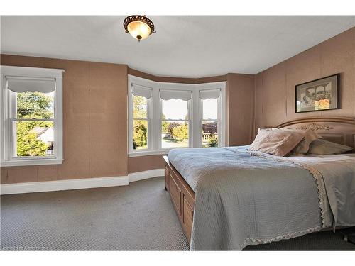 2114 Caroline Street, Burlington, ON - Indoor Photo Showing Bedroom