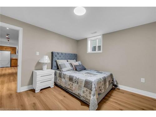 165 Bellingham Drive, Hamilton, ON - Indoor Photo Showing Bedroom