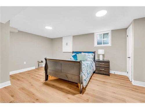 165 Bellingham Drive, Hamilton, ON - Indoor Photo Showing Bedroom