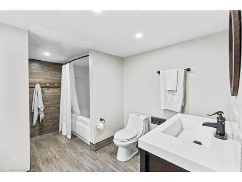 2478 St. Anns Road, St. Anns, ON - Indoor Photo Showing Bathroom