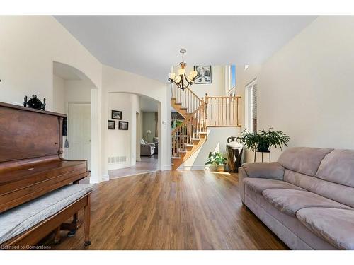 2247 Pathfinder Drive, Burlington, ON - Indoor Photo Showing Living Room