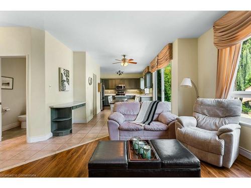 2247 Pathfinder Drive, Burlington, ON - Indoor Photo Showing Living Room