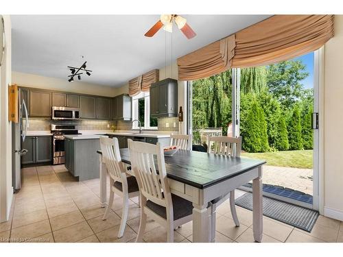 2247 Pathfinder Drive, Burlington, ON - Indoor Photo Showing Dining Room