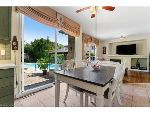 2247 Pathfinder Drive, Burlington, ON - Indoor Photo Showing Dining Room