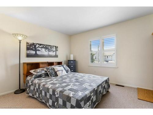 2247 Pathfinder Drive, Burlington, ON - Indoor Photo Showing Bedroom