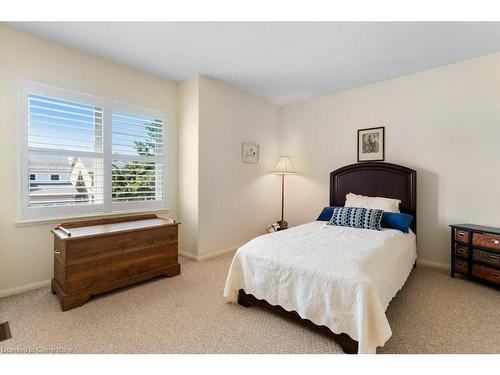 2247 Pathfinder Drive, Burlington, ON - Indoor Photo Showing Bedroom