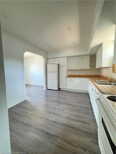 67 East Bend Avenue N, Hamilton, ON - Indoor Photo Showing Kitchen With Double Sink