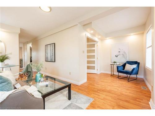 91 Broadway, Welland, ON - Indoor Photo Showing Living Room