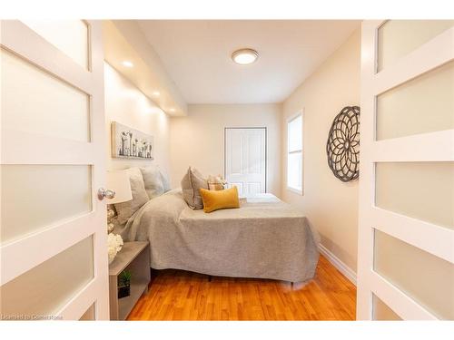 91 Broadway, Welland, ON - Indoor Photo Showing Bedroom