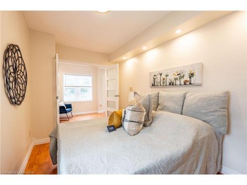 91 Broadway, Welland, ON - Indoor Photo Showing Bedroom