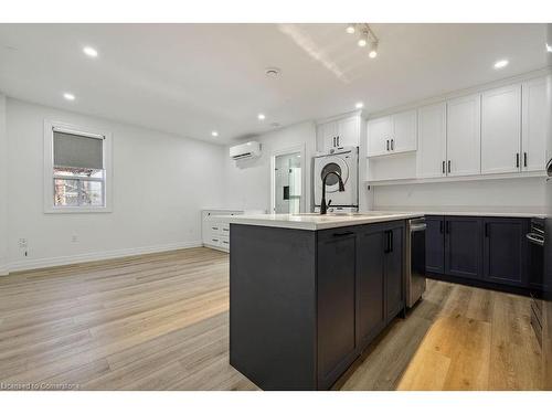 2-132 Prospect Street S, Hamilton, ON - Indoor Photo Showing Kitchen