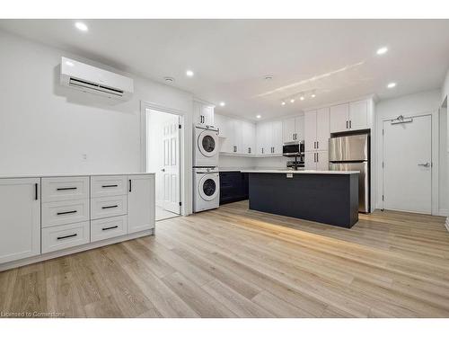 2-132 Prospect Street S, Hamilton, ON - Indoor Photo Showing Laundry Room