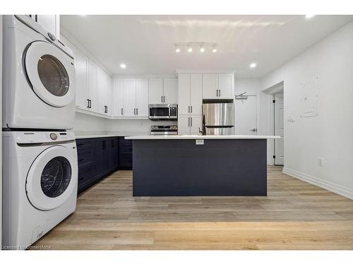 2-132 Prospect Street S, Hamilton, ON - Indoor Photo Showing Laundry Room