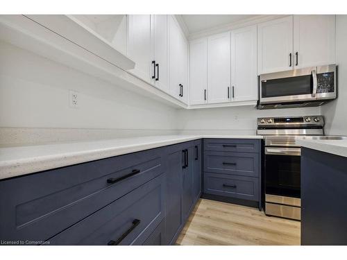 2-132 Prospect Street S, Hamilton, ON - Indoor Photo Showing Kitchen