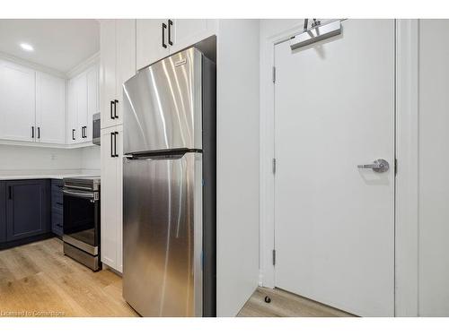 2-132 Prospect Street S, Hamilton, ON - Indoor Photo Showing Kitchen