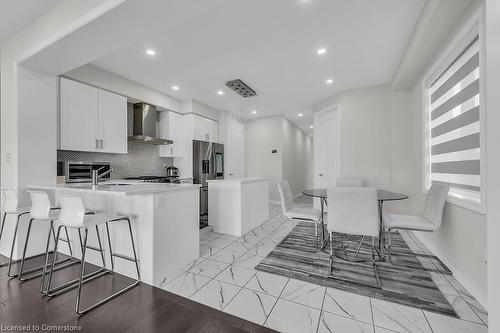 53 Lillian Way, Caledonia, ON - Indoor Photo Showing Kitchen With Upgraded Kitchen