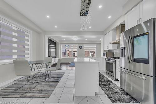 53 Lillian Way, Caledonia, ON - Indoor Photo Showing Kitchen