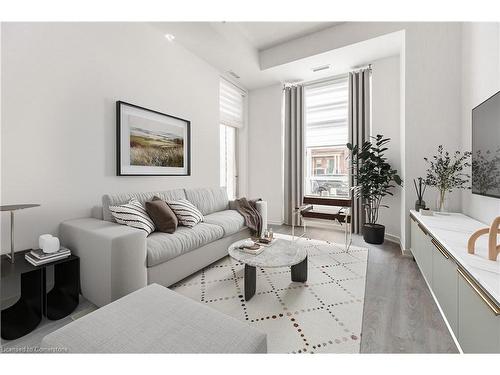 103-81 Robinson Street, Hamilton, ON - Indoor Photo Showing Living Room