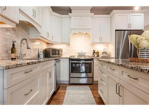 74 Willson Crossing, Fonthill, ON - Indoor Photo Showing Kitchen With Upgraded Kitchen