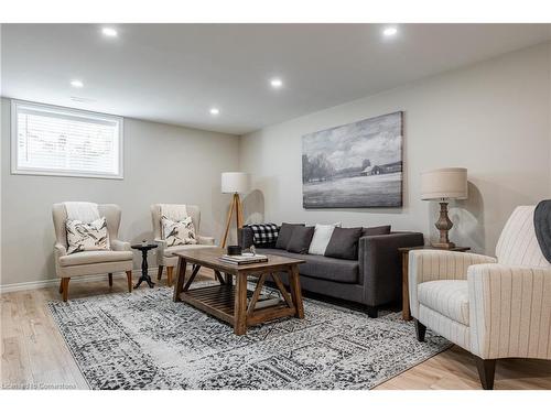 74 Willson Crossing, Fonthill, ON - Indoor Photo Showing Living Room