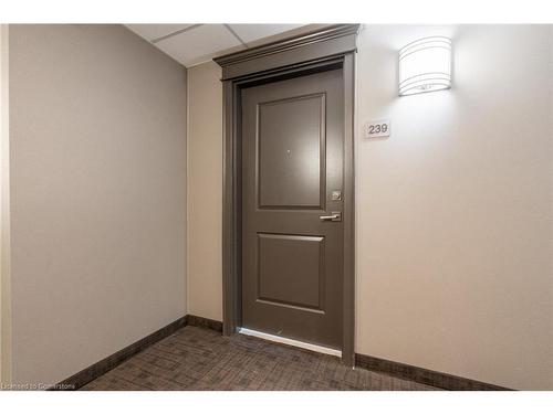 239-5010 Corporate Drive, Burlington, ON - Indoor Photo Showing Other Room