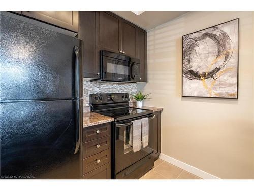 239-5010 Corporate Drive, Burlington, ON - Indoor Photo Showing Kitchen