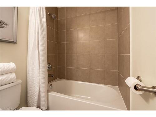 239-5010 Corporate Drive, Burlington, ON - Indoor Photo Showing Bathroom