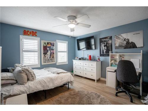 93 Bradley Avenue, Binbrook, ON - Indoor Photo Showing Bedroom