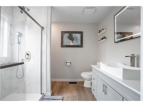 93 Bradley Avenue, Binbrook, ON - Indoor Photo Showing Bathroom