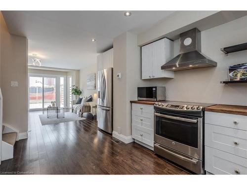 605-895 Maple Avenue, Burlington, ON - Indoor Photo Showing Kitchen With Stainless Steel Kitchen